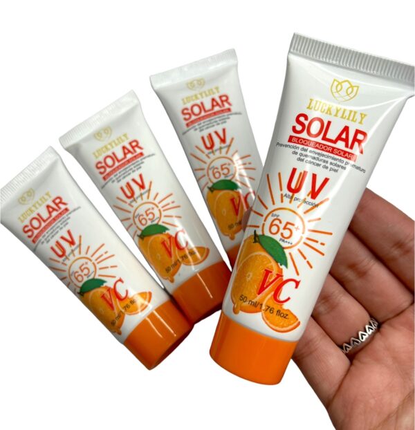 Protector Solar  Vitamina C 65+ PA+++ UVA UVB Luckylily